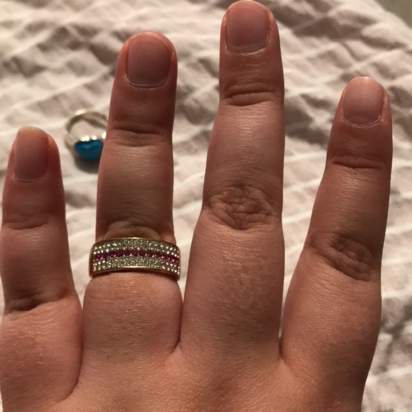 An assortment of jewelry rings that are size 9-10 - Picture 4 of 5